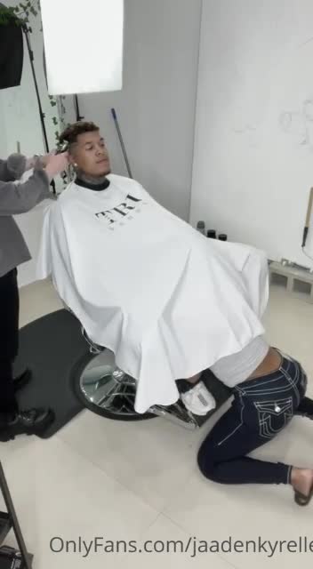 La mejor peluqueria del mundo con servicio Oral