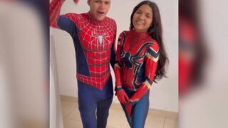 Nuevo vídeo porno de la Mujer Araña y su pareja – Porno Colombiano