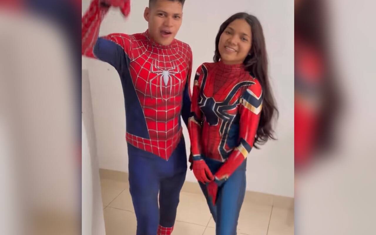 Nuevo vídeo porno de la Mujer Araña y su pareja – Porno Colombiano