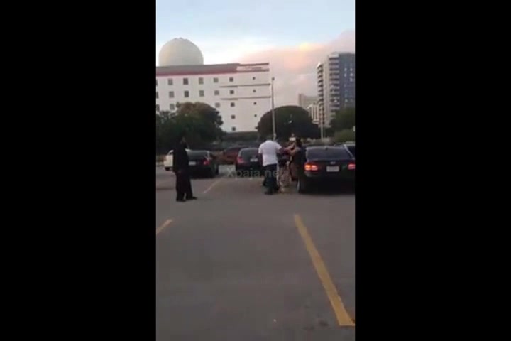 Pelea de niña donde se ven toto y las tetas