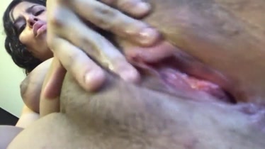 Morrita masturbandosa kiere verga