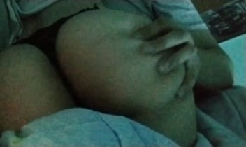 Nalgueando mi novia putita