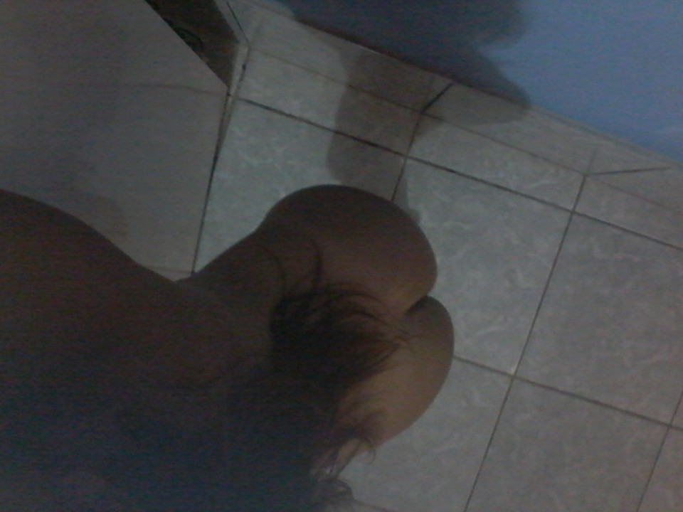 La joven morena tomó fotos desnudas y perdió su teléfono celular - Foto 3135