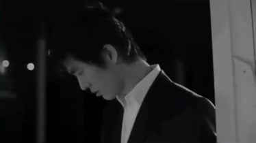 Estoy buscando su nombre y qué código de película interpreta.