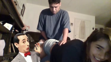 Estudiantes universitarios follando en silencio, sus padres podían escuchar