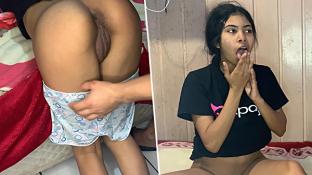 Folla con su filete atrapado debajo de la cama