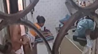 La cámara oculta revela que el padrastro y la hijastra están teniendo sexo