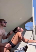 Recibir una polla en el área de lavado