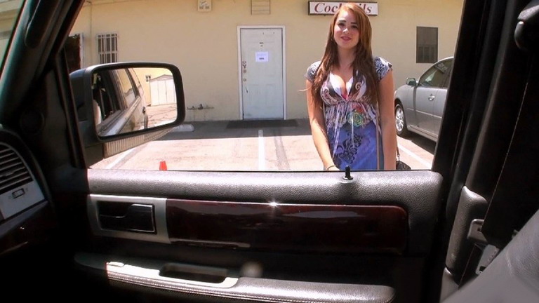 Chicas amateurs chupan pollas y se dejan follar por dinero en efectivo