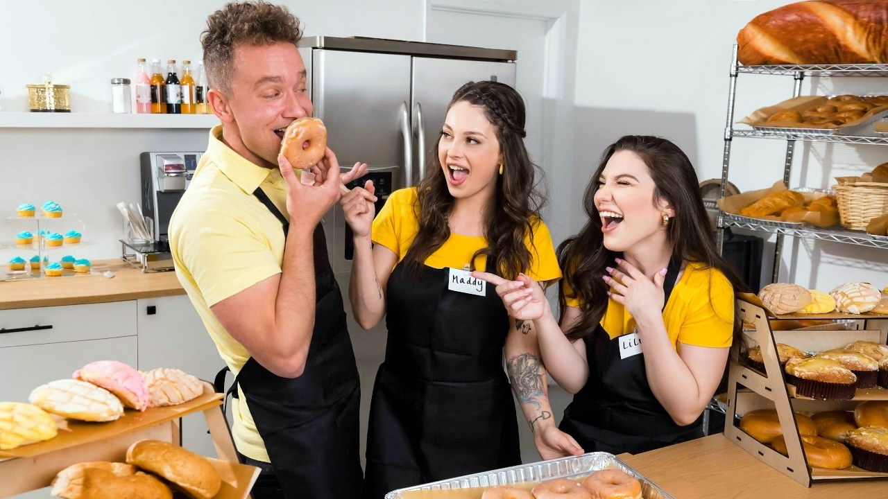 Chicas cachondas necesitan un trío para darle vida a su turno de trabajo