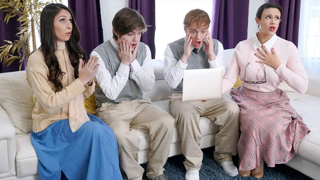 Intercambio de madres como parte del estricto castigo para dos amantes del porno