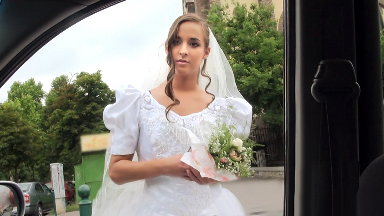 Novia sexy en apuros graba un video sexual de venganza para su prometido perdedor