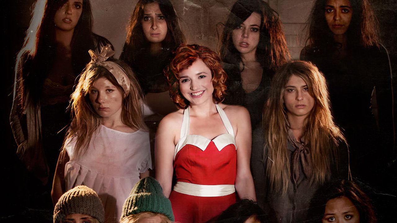 Una huérfana está siendo utilizada de izquierda a derecha mientras intenta encontrar a sus verdaderos padres: Episodio 1