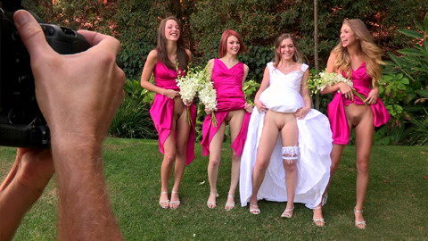 Novia triple unida por sus calientes damas de honor lesbianas el día de su boda