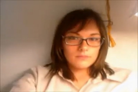 Nena amateur se masturba en la webcam