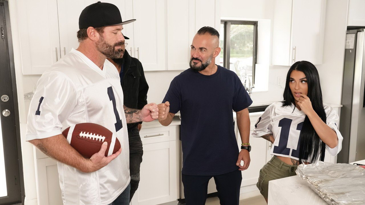 Ver una pelota de fútbol realmente hace que estas perras sean muy cachondas