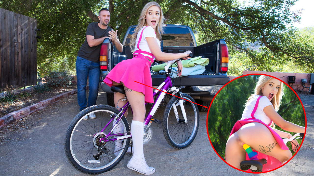 ¡A la chica sexy le encanta andar en bicicleta modificada con un consolador sujeto al asiento de su bicicleta!