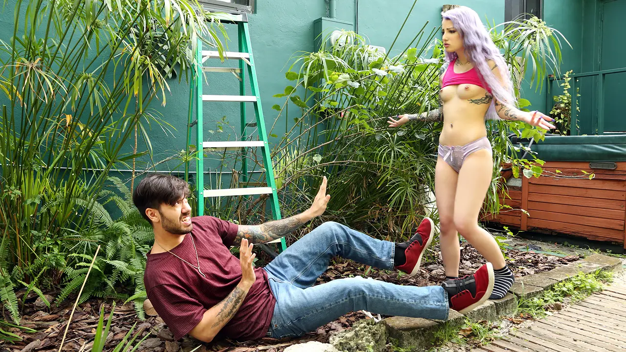 Linda jovencita pilla a su vecino cachondo y le hace follarla