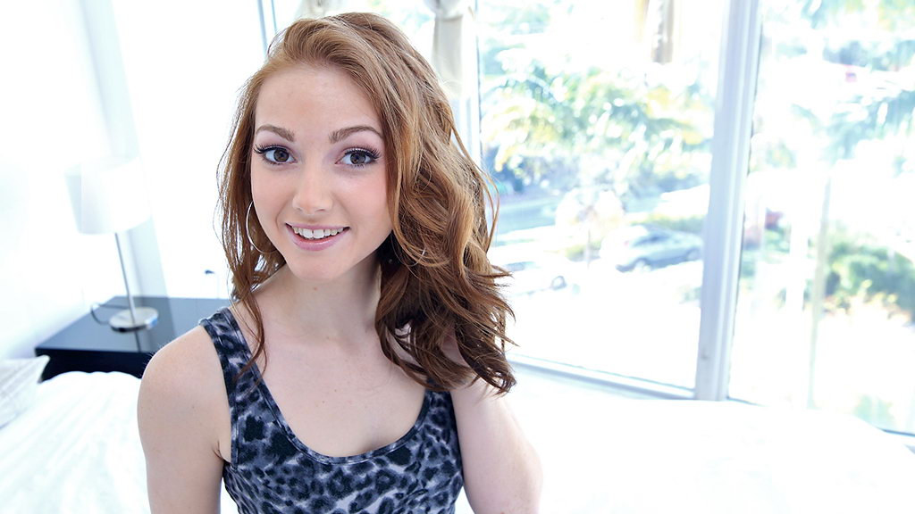 Me follé a mi sexy hermanastra después de regresar de sus vacaciones de verano.