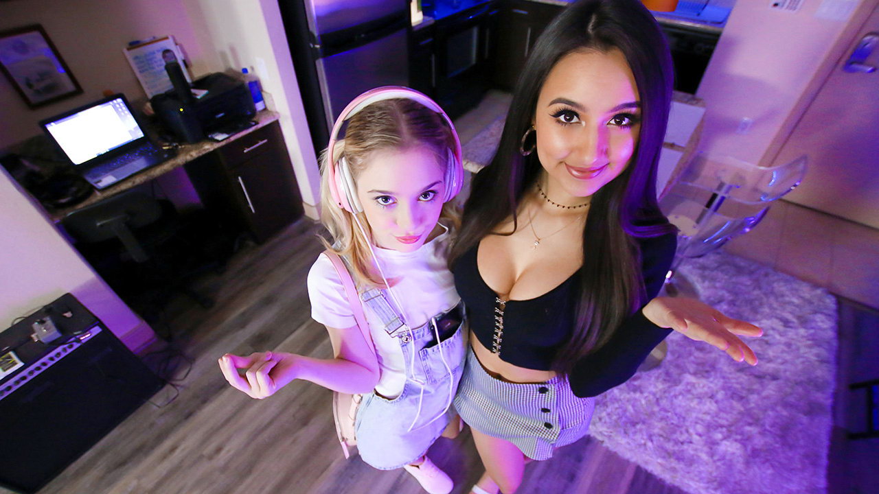 Mi hijastra trajo a su amiga sexy para un trío