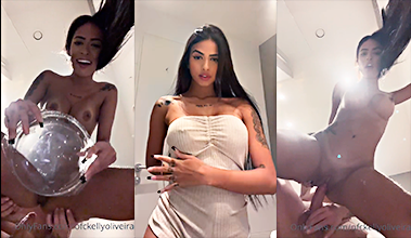 La puta de Kelly Oliveira singando duro hasta votar orina